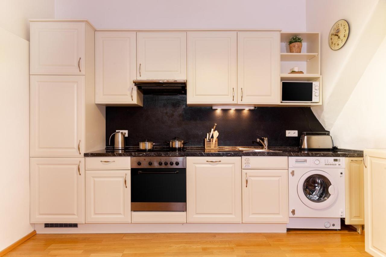 Classy Apartments Charles Bridge Прага Экстерьер фото